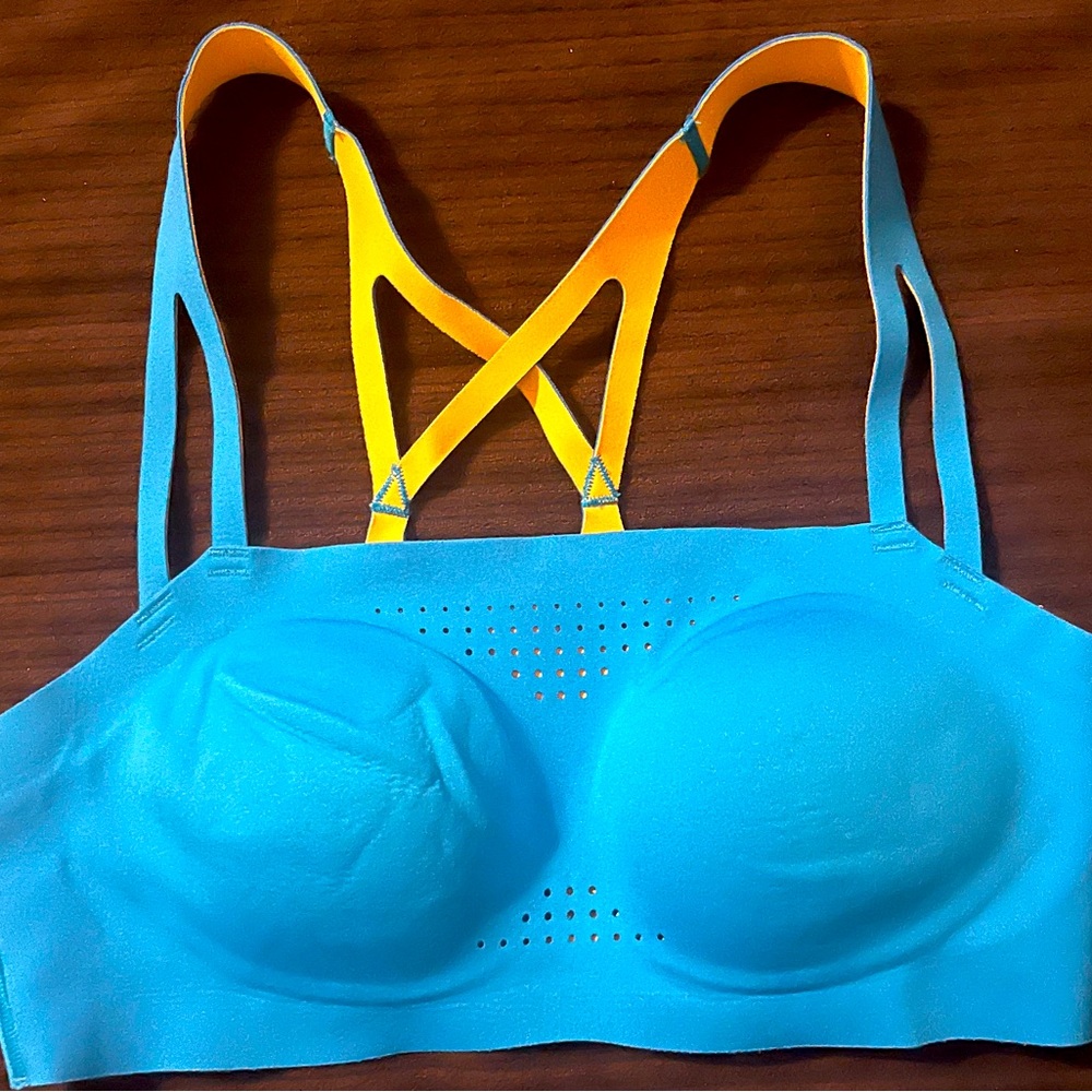 Brooks Sport Bra, Small very light padding